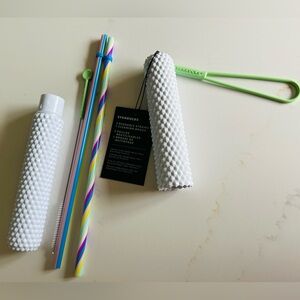 Starbucks travel case with 2 reusable straws and cleaning brush NWT